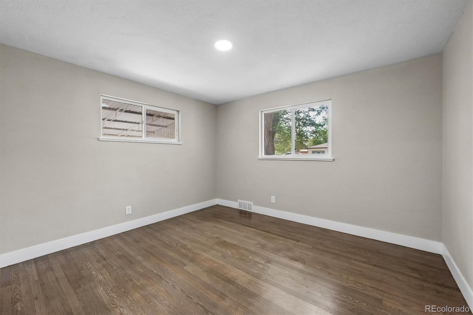 MLS Image #10 for 9801 e 8th avenue,aurora, Colorado