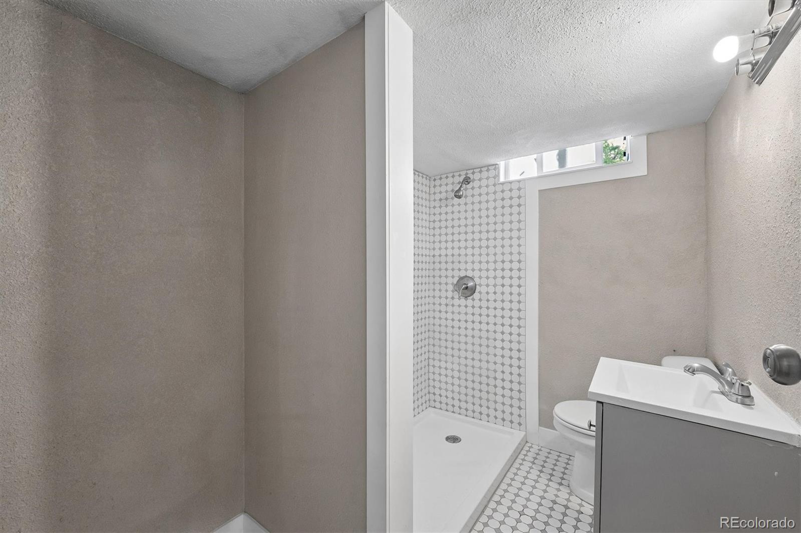 MLS Image #11 for 9801 e 8th avenue,aurora, Colorado