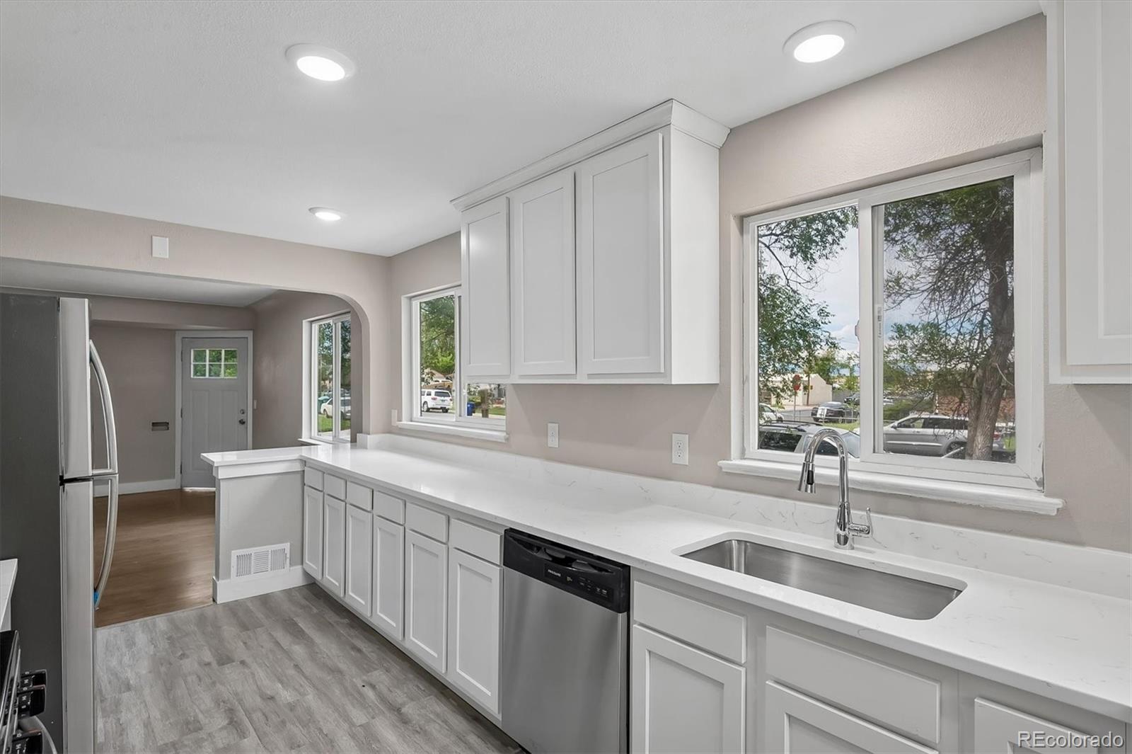 MLS Image #4 for 9801 e 8th avenue,aurora, Colorado