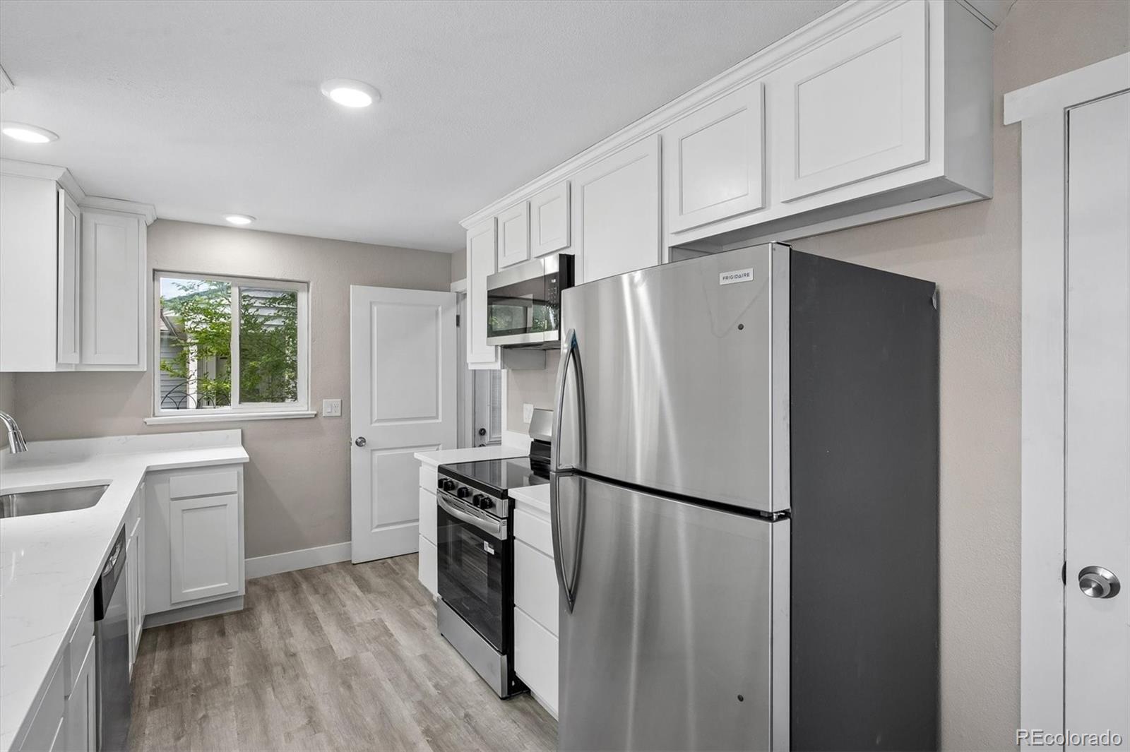 MLS Image #5 for 9801 e 8th avenue,aurora, Colorado