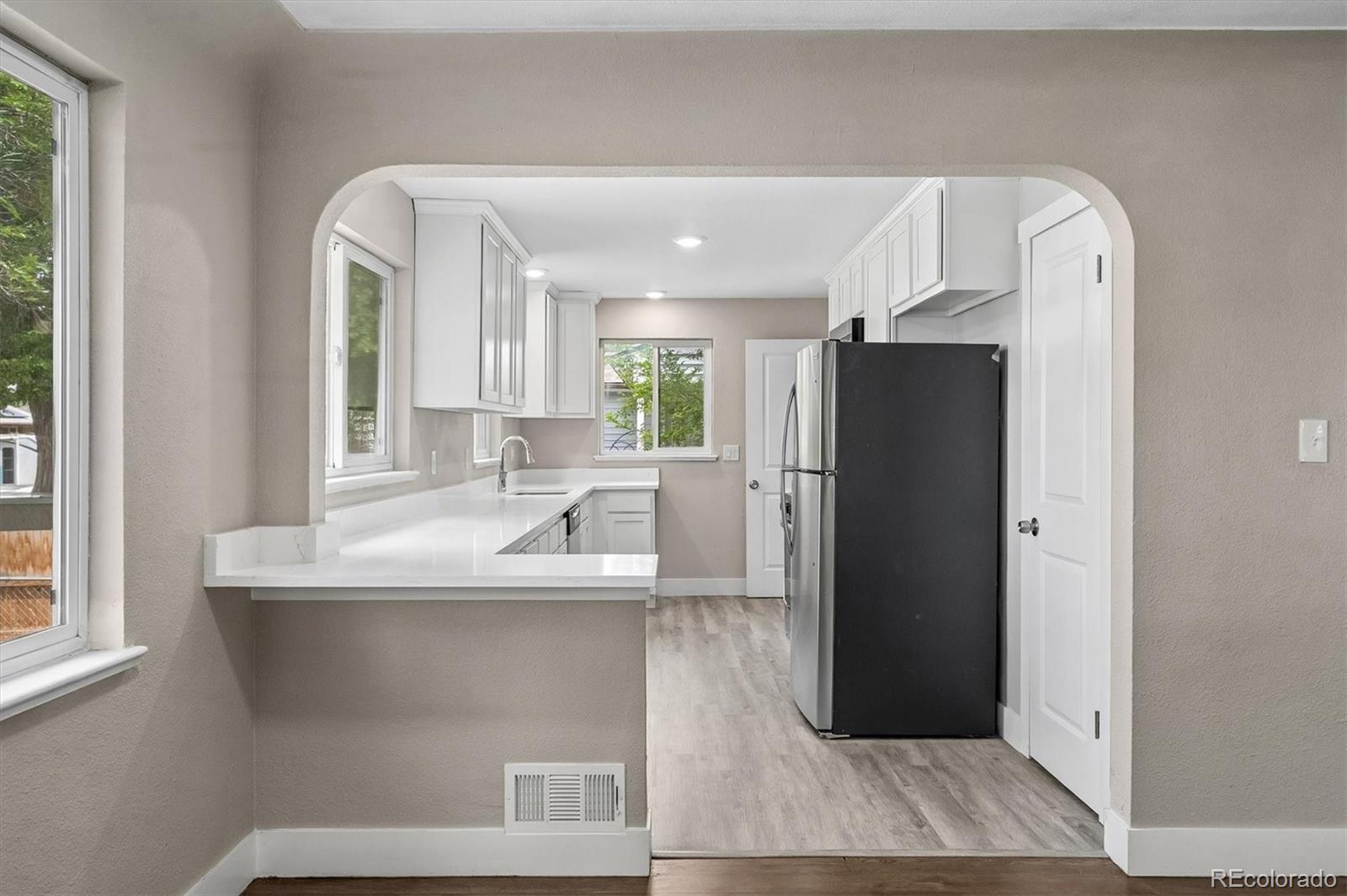 MLS Image #6 for 9801 e 8th avenue,aurora, Colorado
