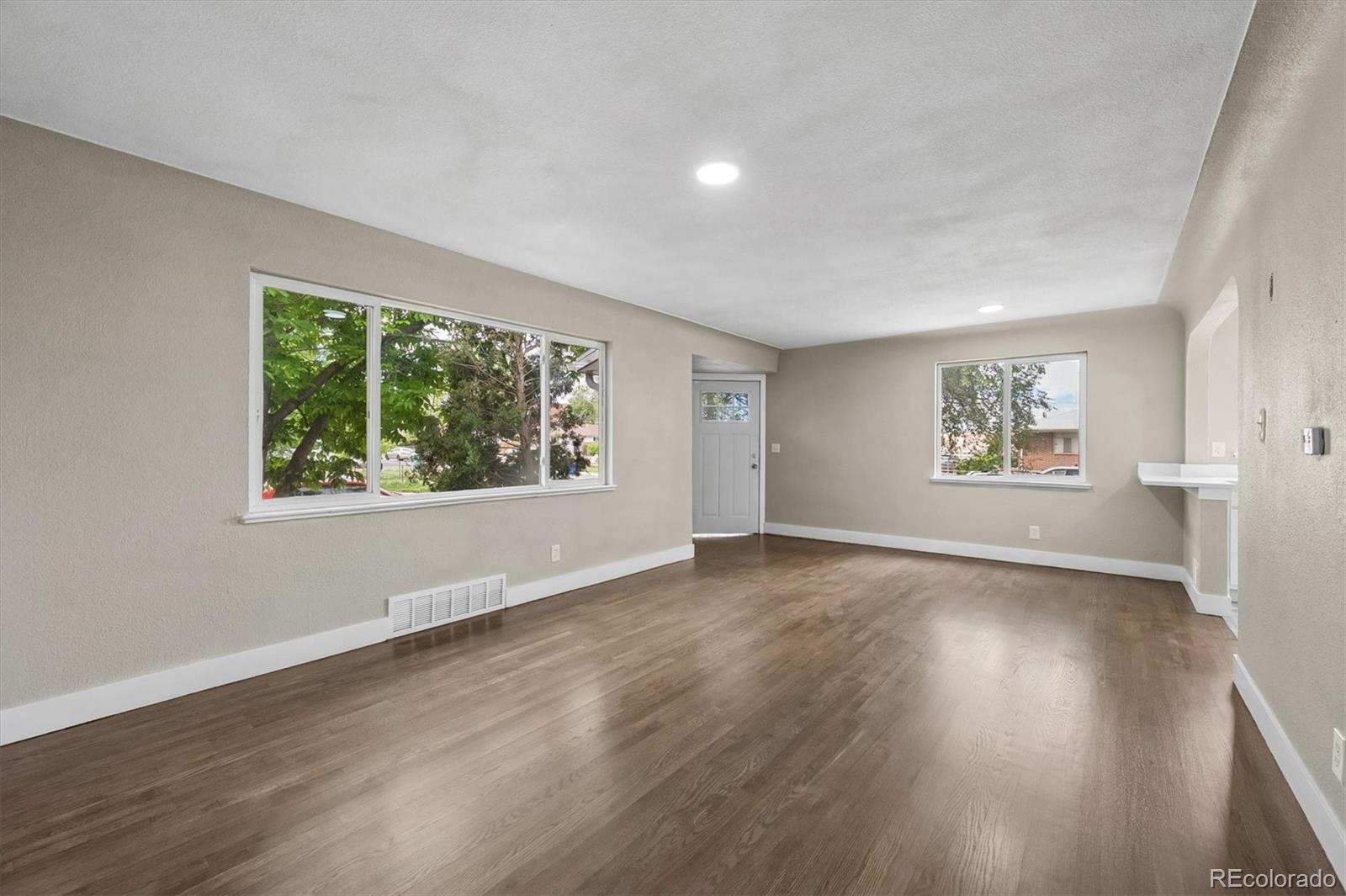 MLS Image #7 for 9801 e 8th avenue,aurora, Colorado
