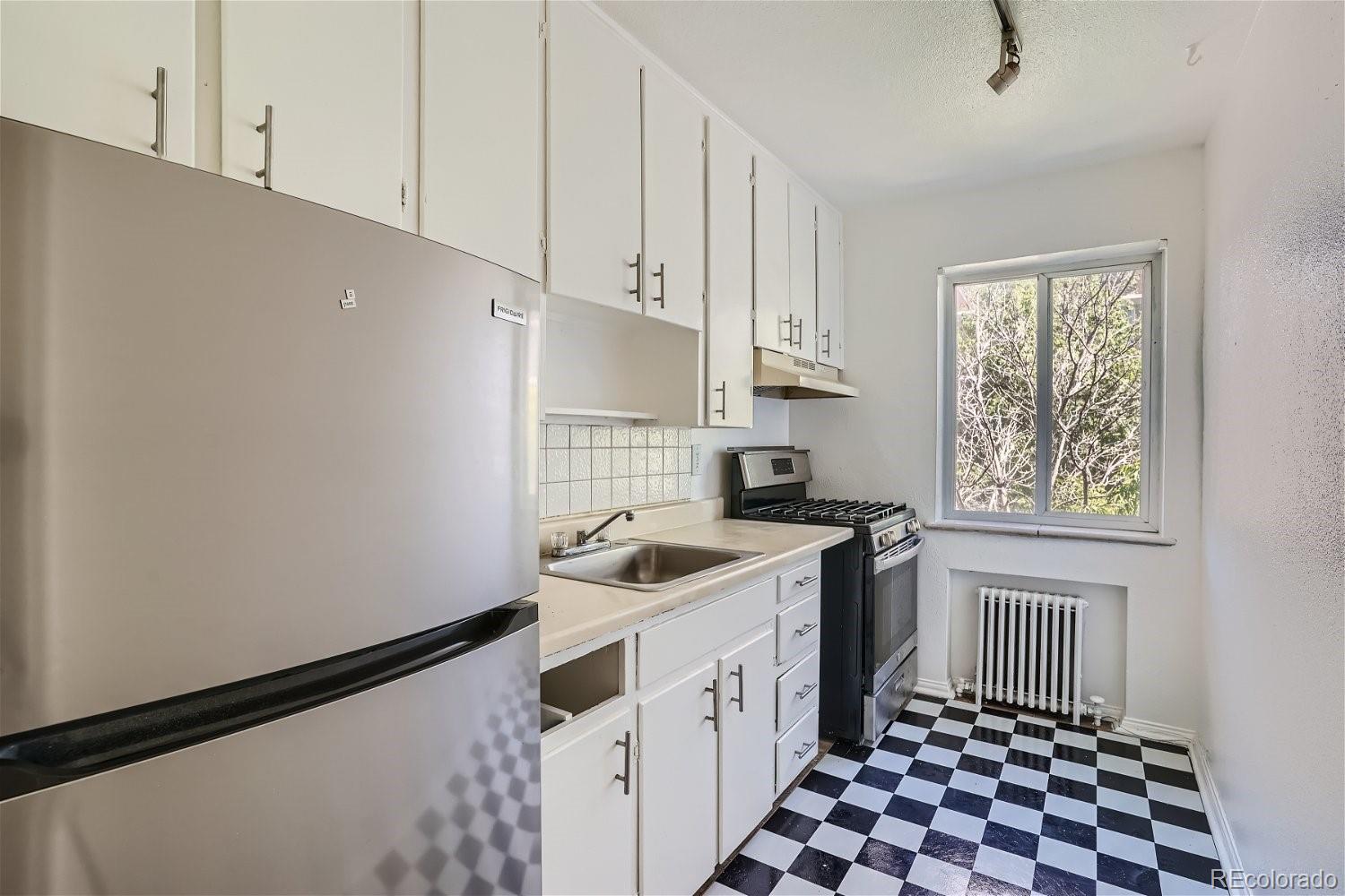 MLS Image #2 for 85 n grant street 22,denver, Colorado