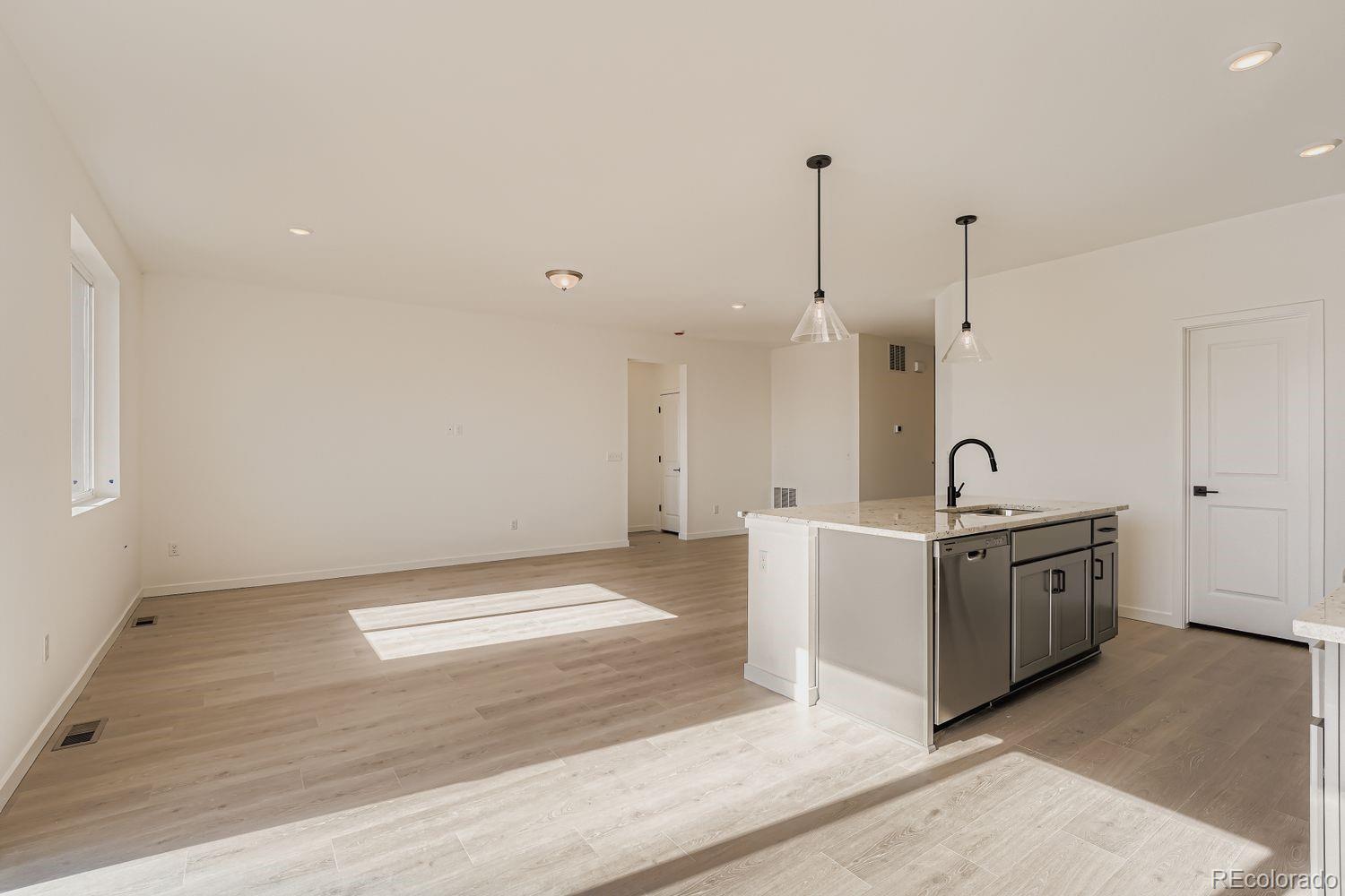 MLS Image #13 for 54915 e 28th place,strasburg, Colorado
