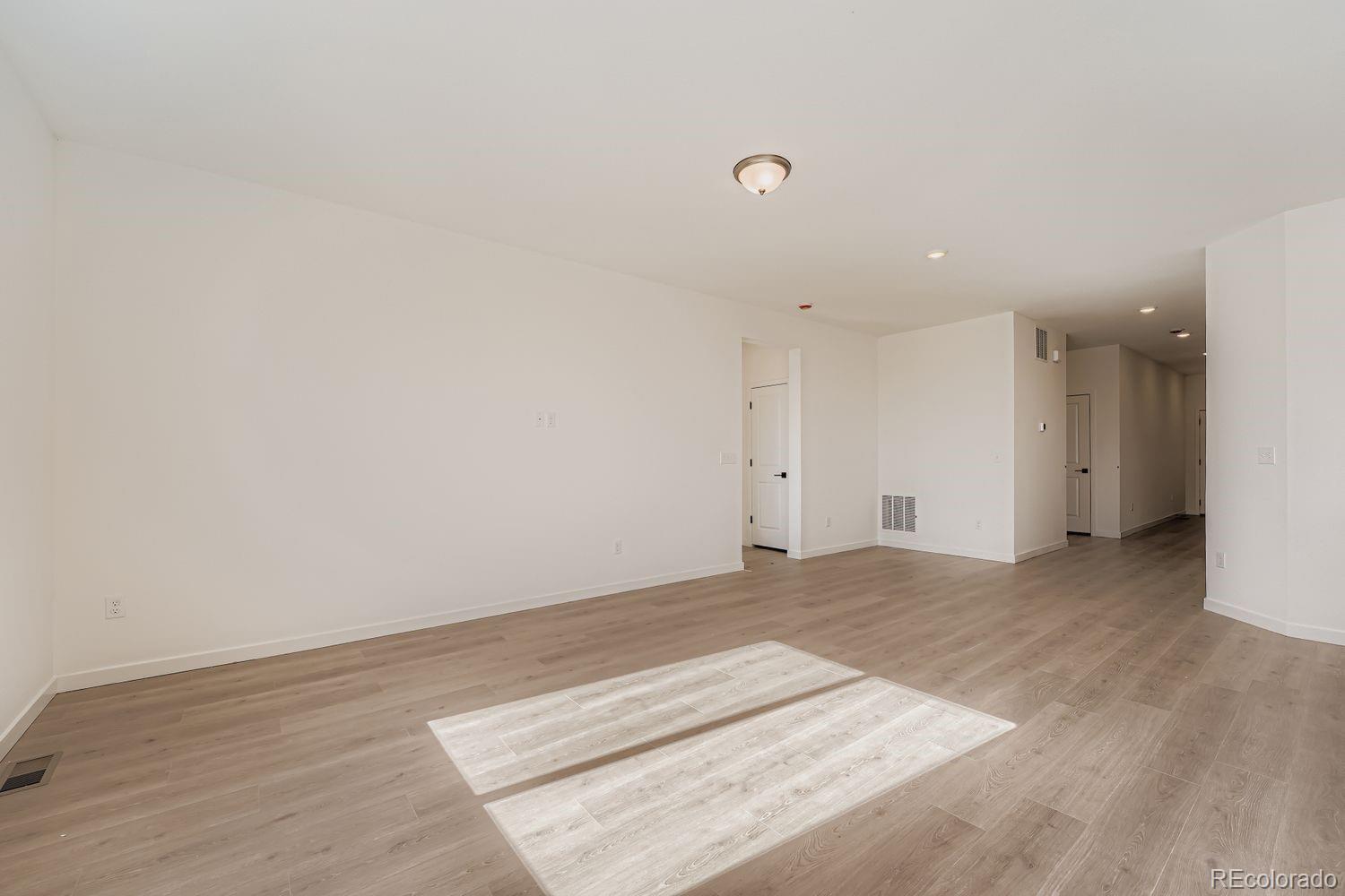MLS Image #6 for 54915 e 28th place,strasburg, Colorado