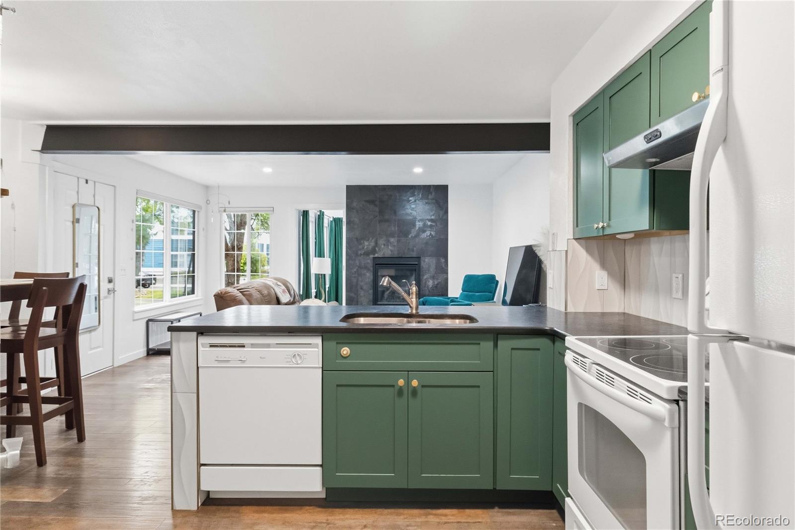 MLS Image #1 for 910 s dahlia street,denver, Colorado
