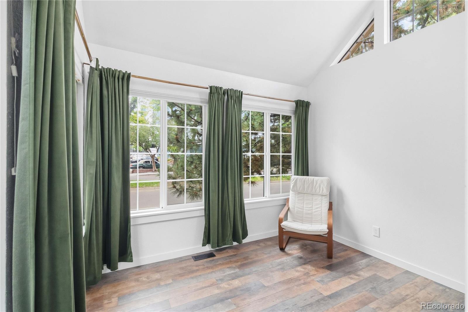 MLS Image #10 for 910 s dahlia street,denver, Colorado