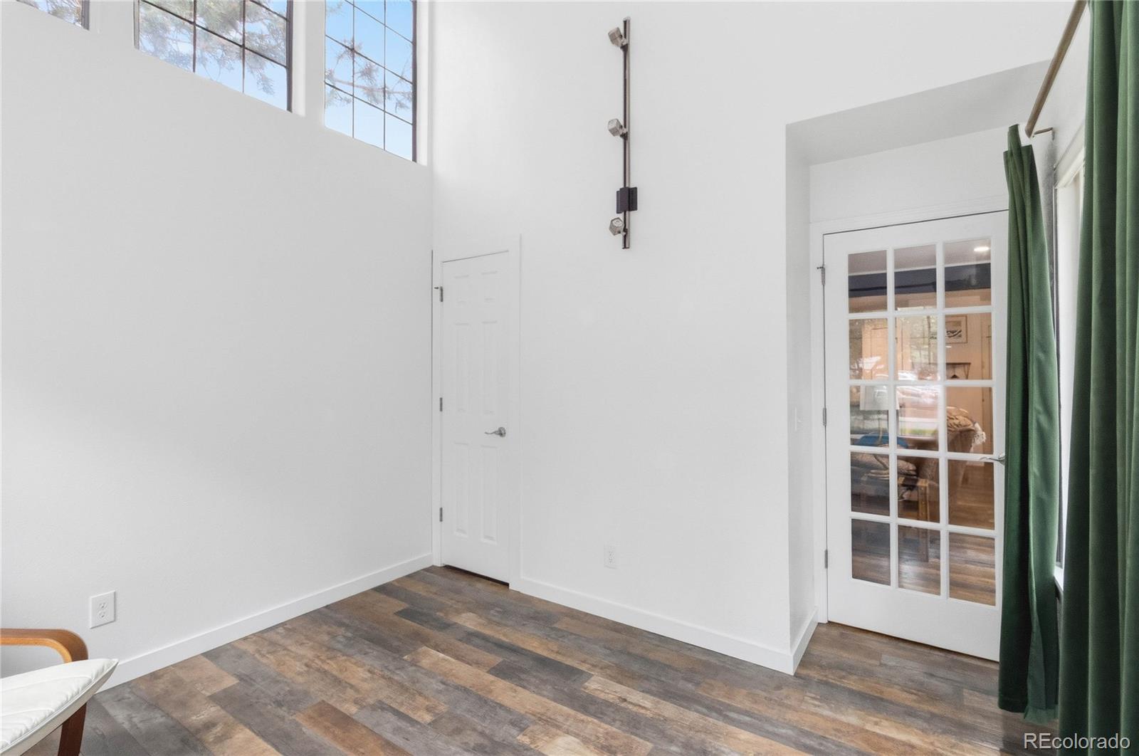 MLS Image #11 for 910 s dahlia street,denver, Colorado