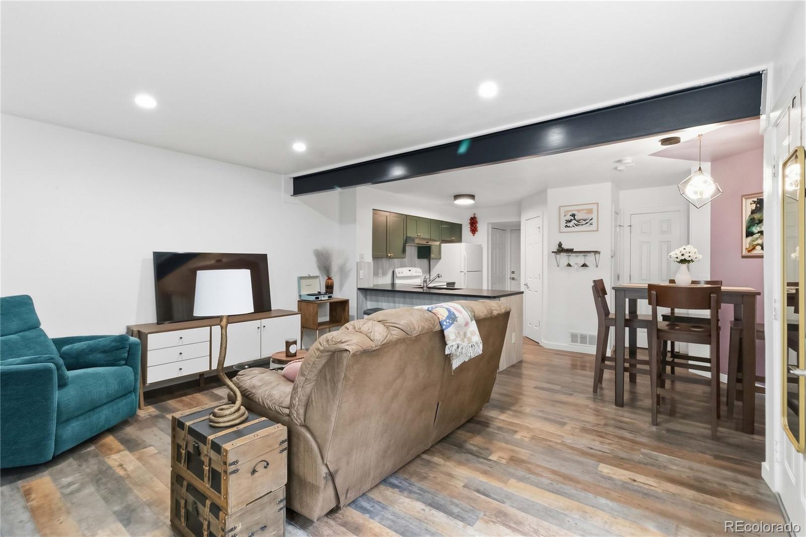 MLS Image #12 for 910 s dahlia street,denver, Colorado