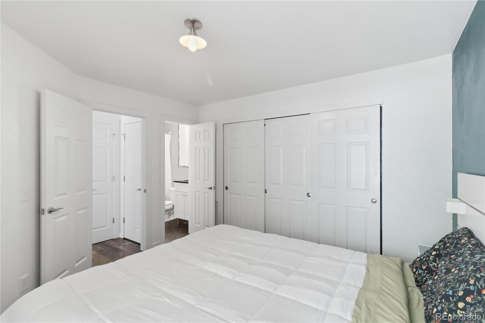 MLS Image #14 for 910 s dahlia street,denver, Colorado