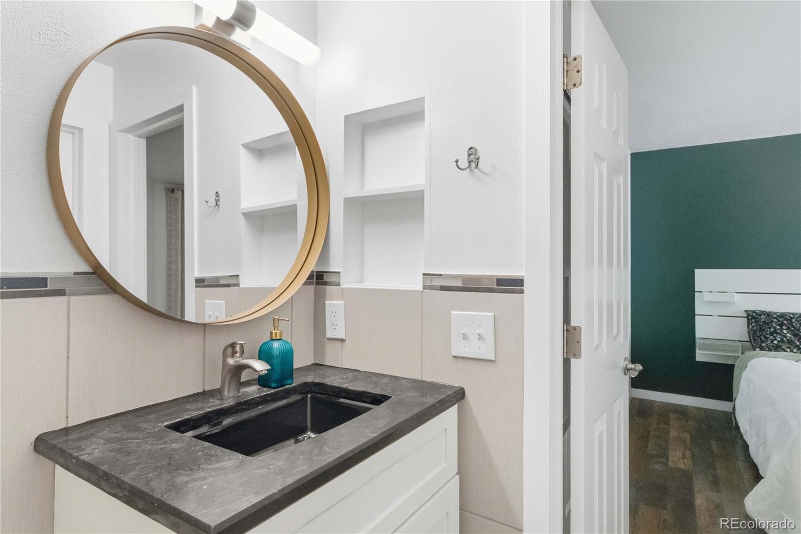 MLS Image #15 for 910 s dahlia street,denver, Colorado