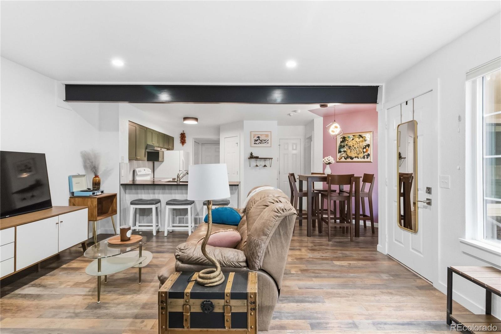 MLS Image #2 for 910 s dahlia street,denver, Colorado