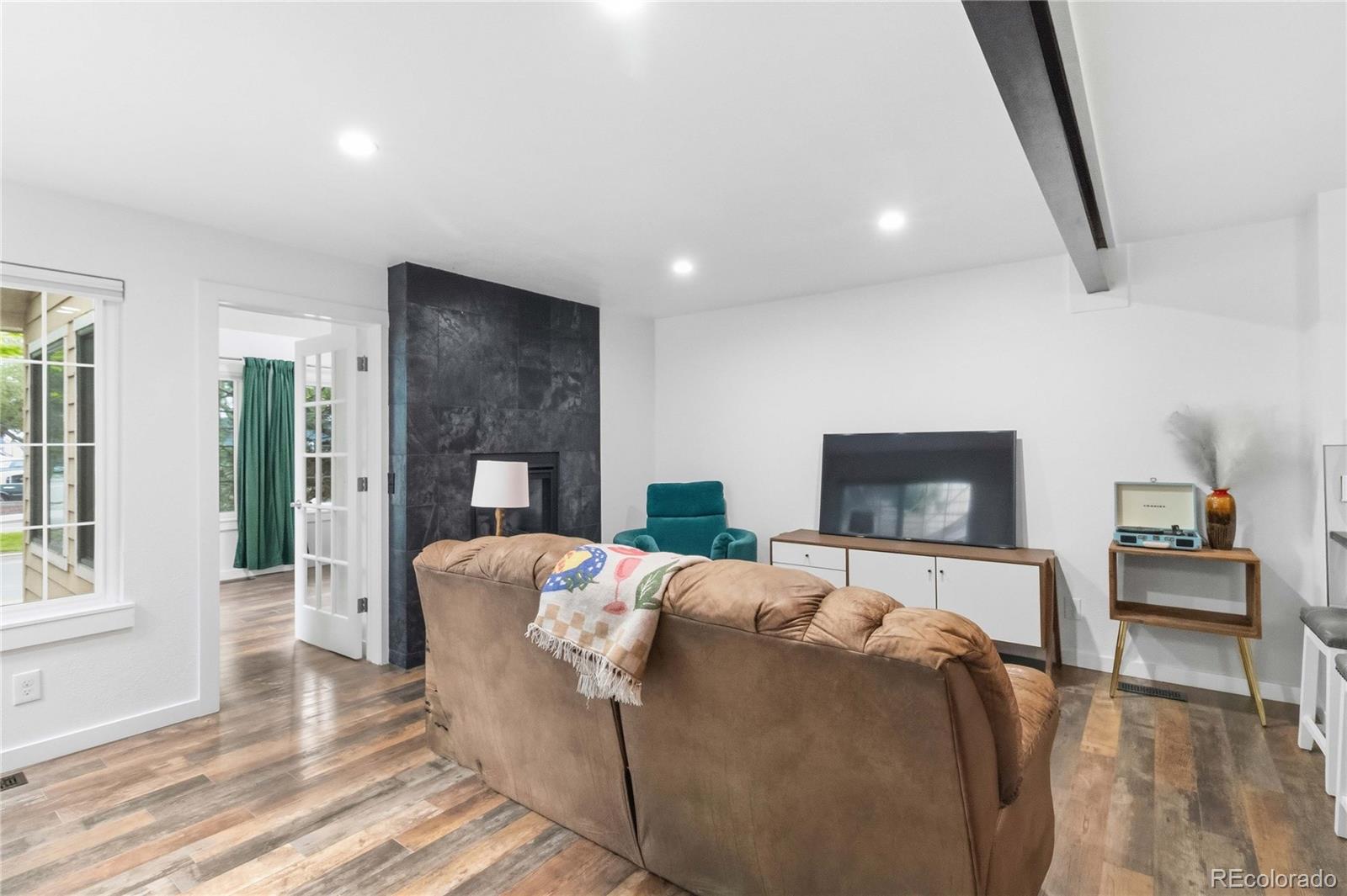 MLS Image #5 for 910 s dahlia street,denver, Colorado