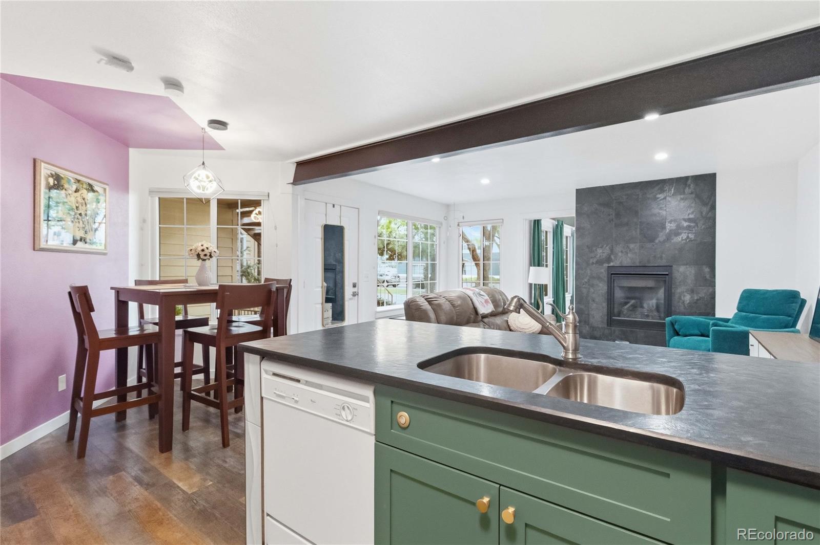 MLS Image #8 for 910 s dahlia street,denver, Colorado
