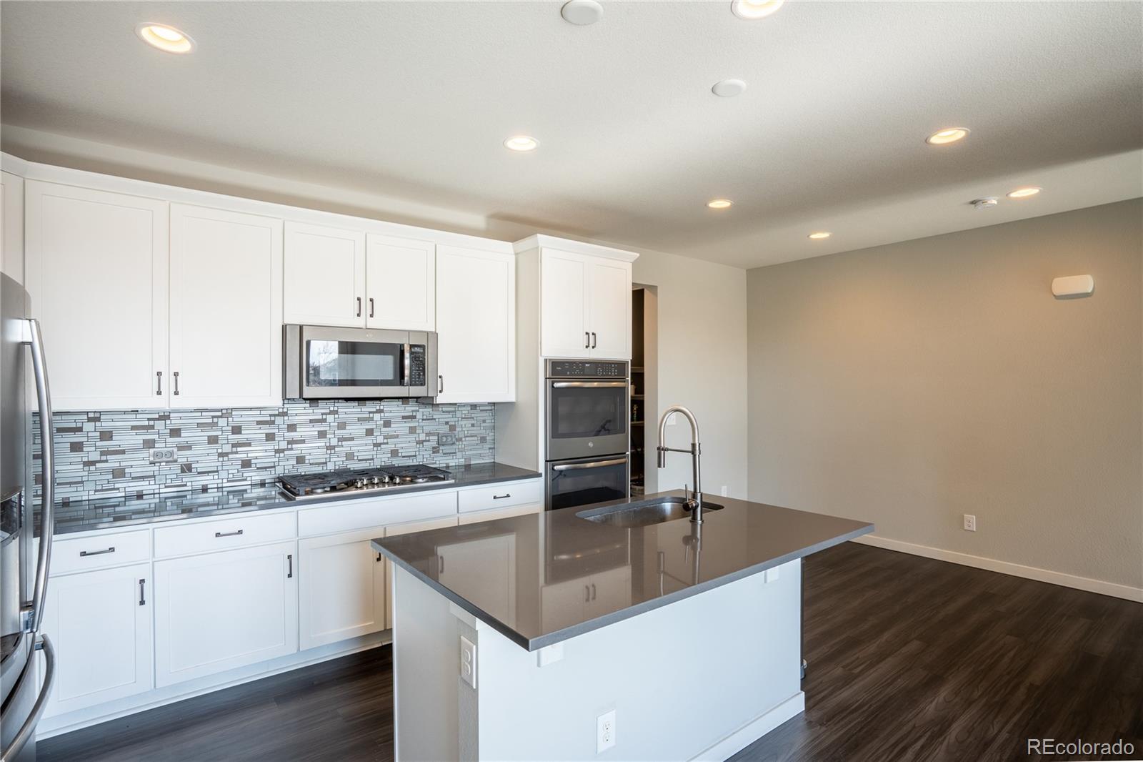 MLS Image #4 for 15858 e broncos place,englewood, Colorado