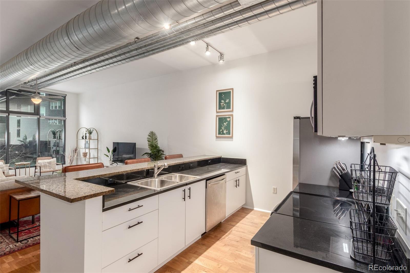 MLS Image #11 for 3100  huron street 2r,denver, Colorado