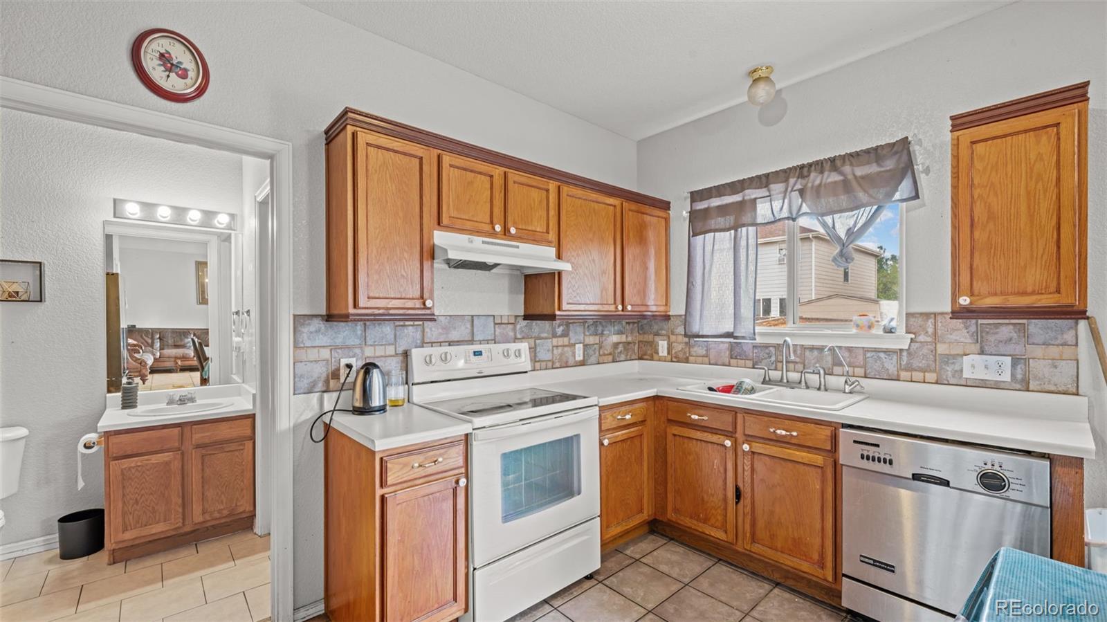 MLS Image #8 for 11049  eagle creek parkway,commerce city, Colorado