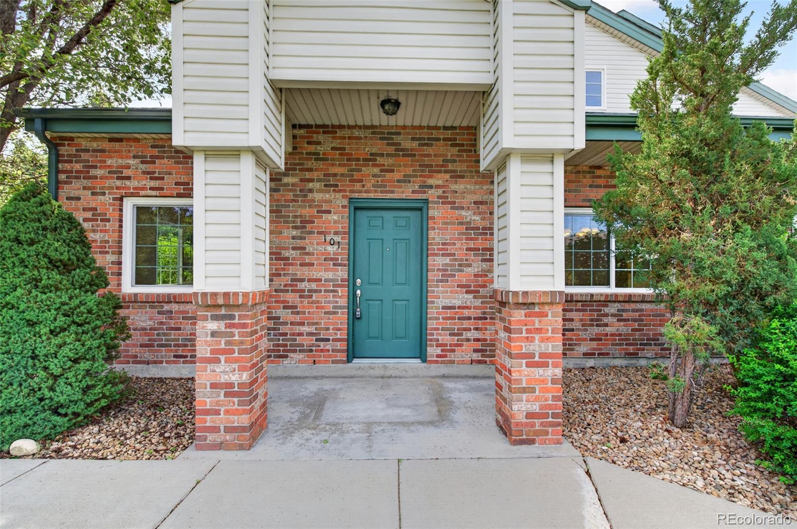 MLS Image #3 for 878 s kalispell circle,aurora, Colorado