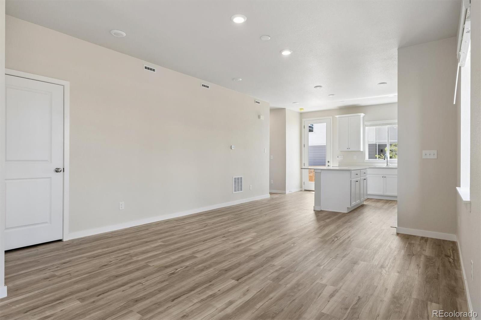 MLS Image #13 for 22739 e 47th drive,aurora, Colorado