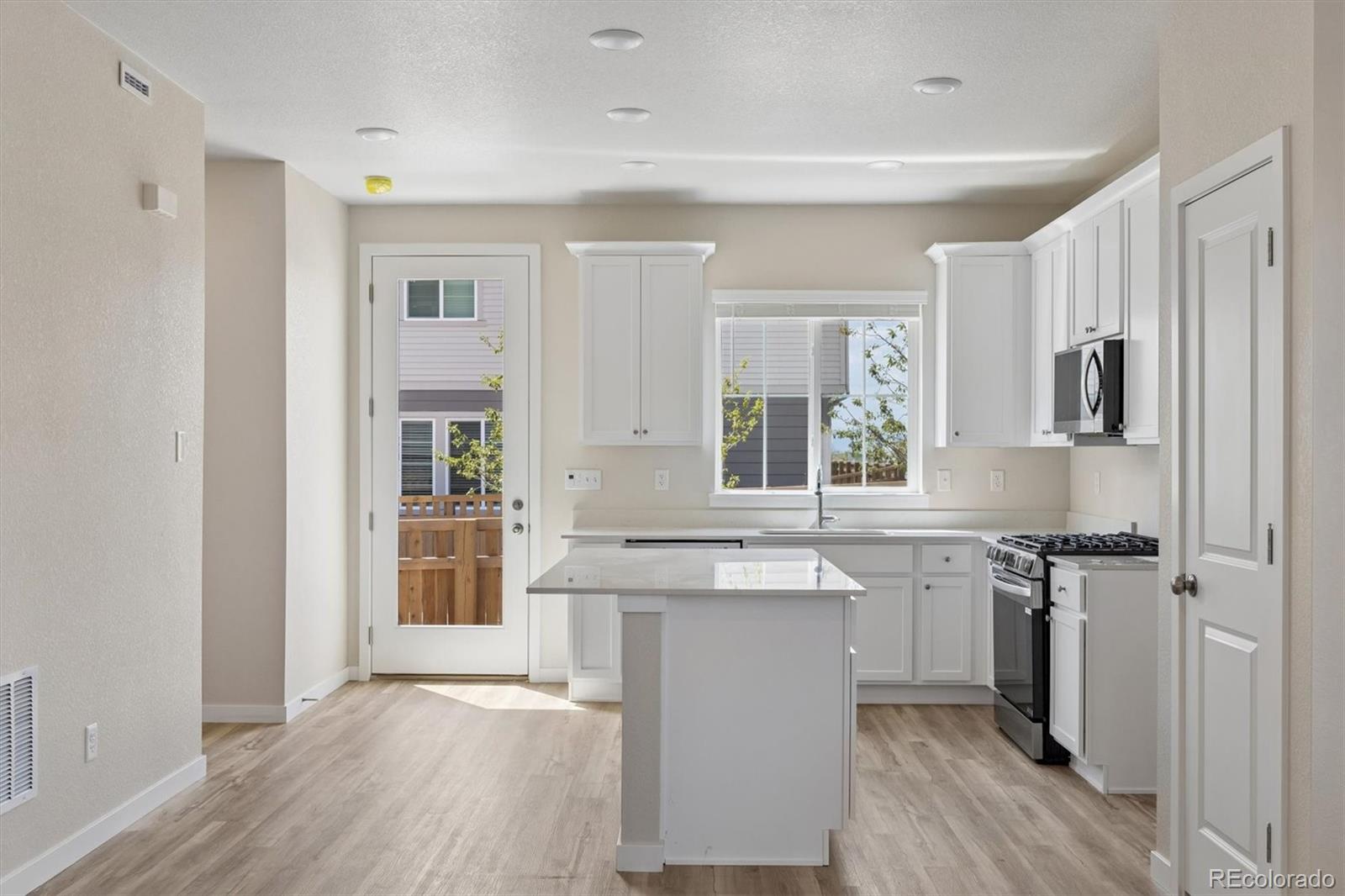 MLS Image #14 for 22739 e 47th drive,aurora, Colorado