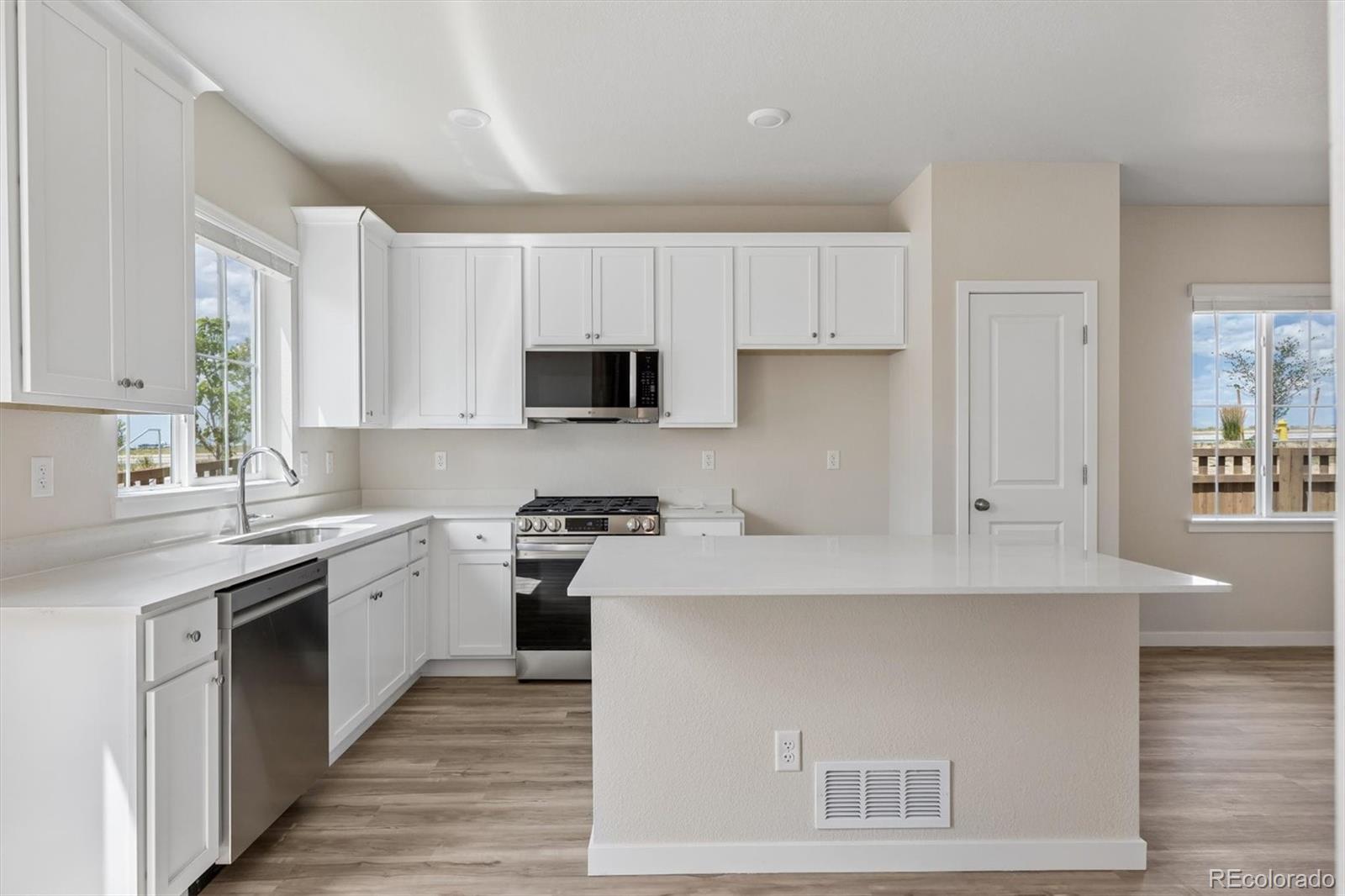 MLS Image #15 for 22739 e 47th drive,aurora, Colorado