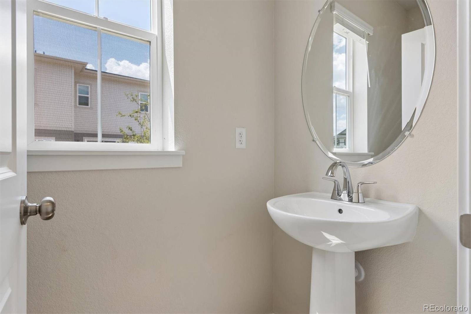 MLS Image #16 for 22739 e 47th drive,aurora, Colorado