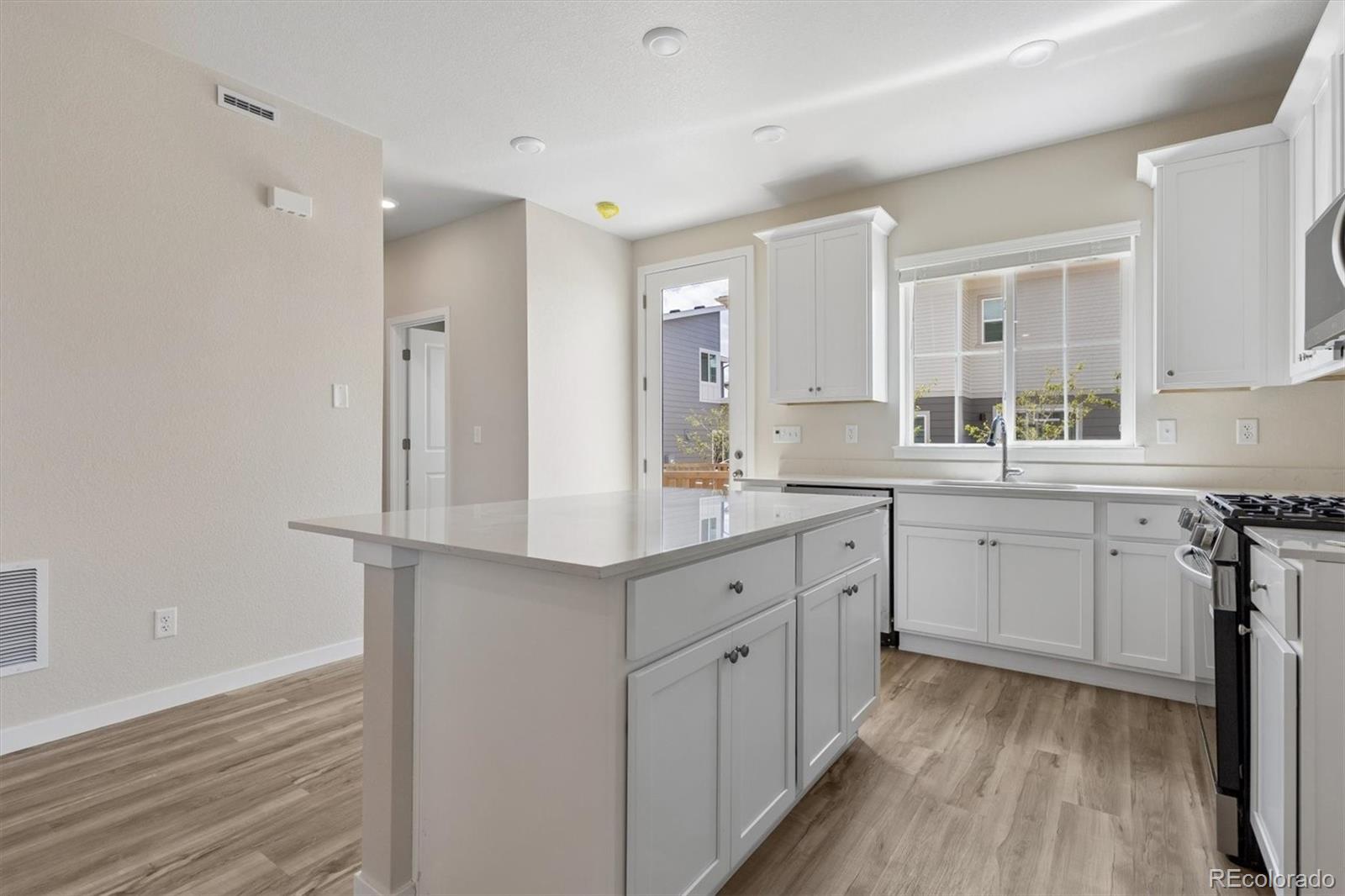MLS Image #8 for 22739 e 47th drive,aurora, Colorado