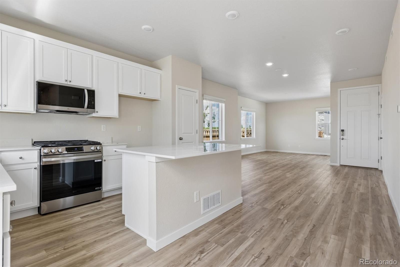 MLS Image #9 for 22739 e 47th drive,aurora, Colorado