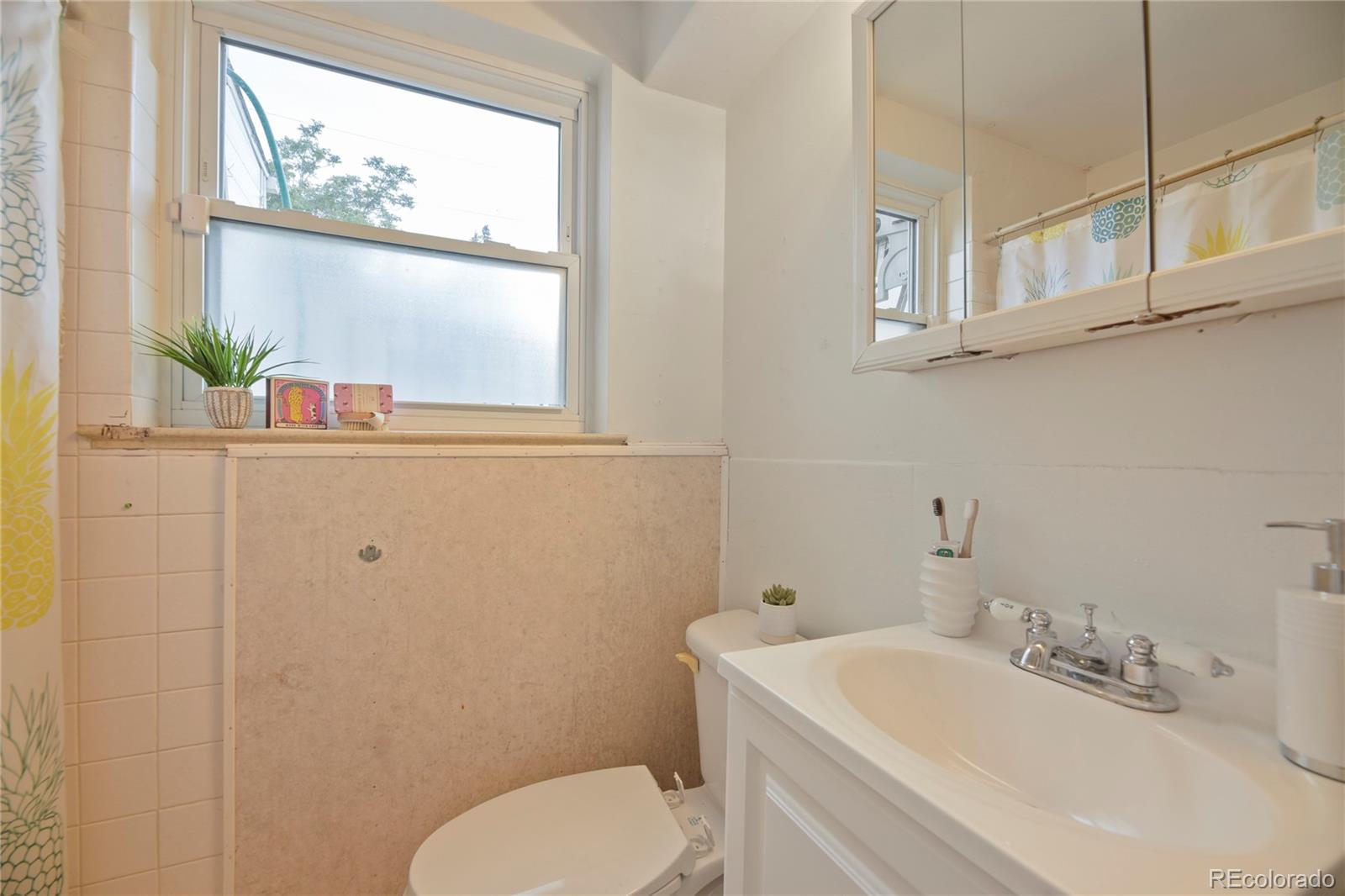 MLS Image #14 for 1601 s utica street,denver, Colorado
