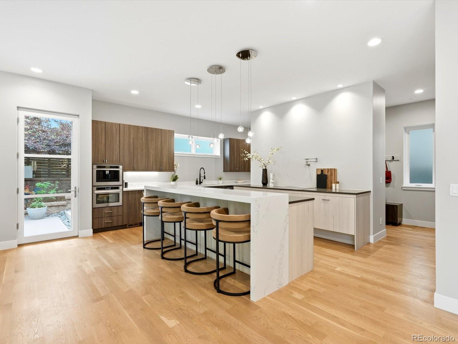 MLS Image #10 for 61 n magnolia way,denver, Colorado
