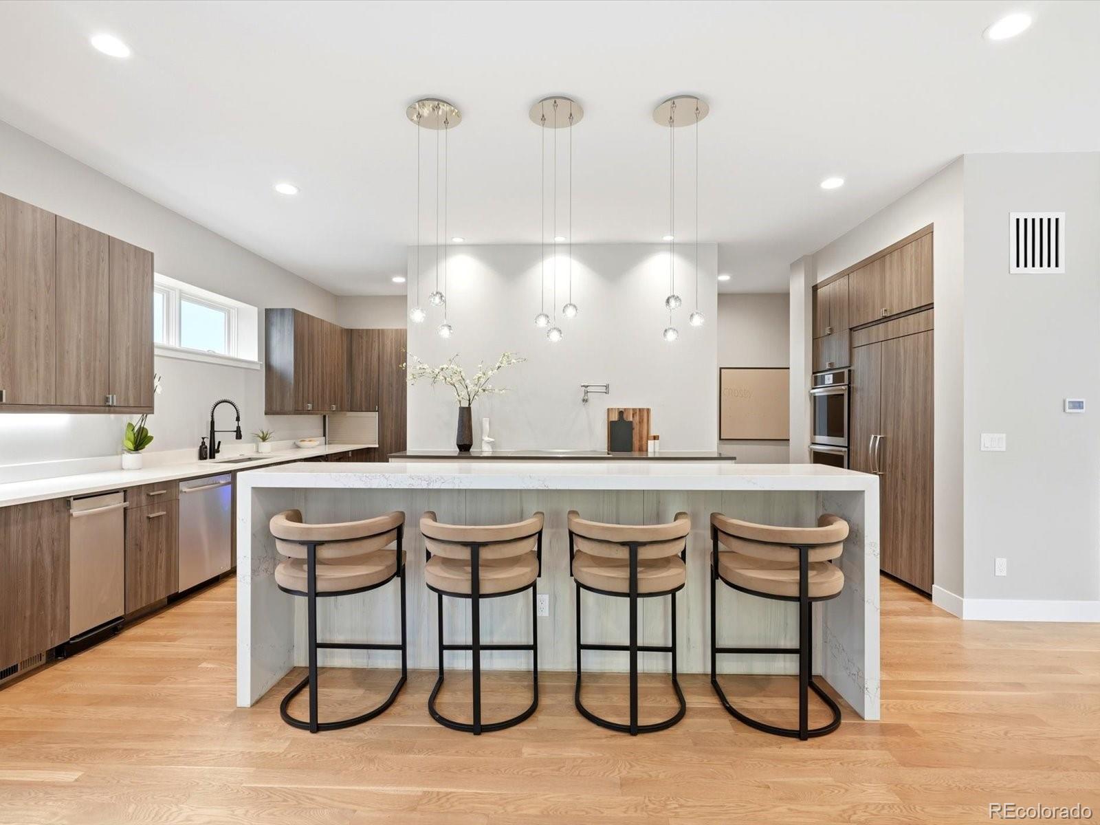 MLS Image #11 for 61 n magnolia way,denver, Colorado