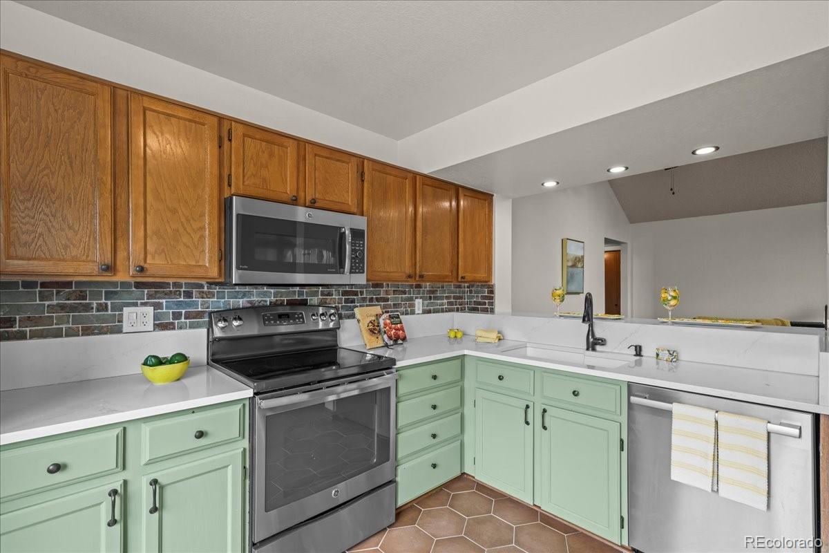 MLS Image #10 for 989 s miller street 204,lakewood, Colorado