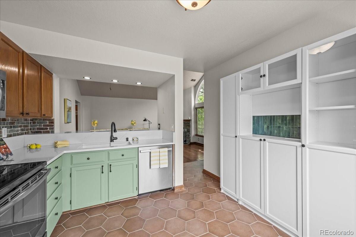 MLS Image #11 for 989 s miller street 204,lakewood, Colorado