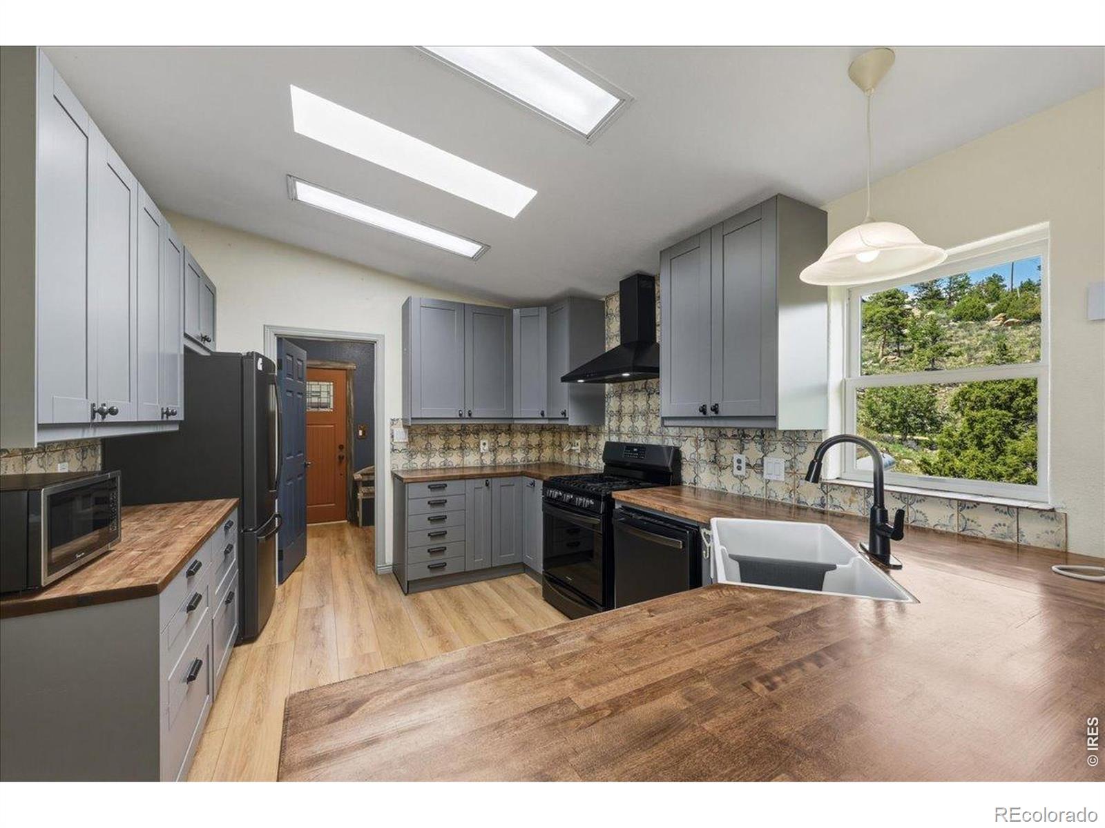 MLS Image #9 for 285  guardian peak drive,livermore, Colorado