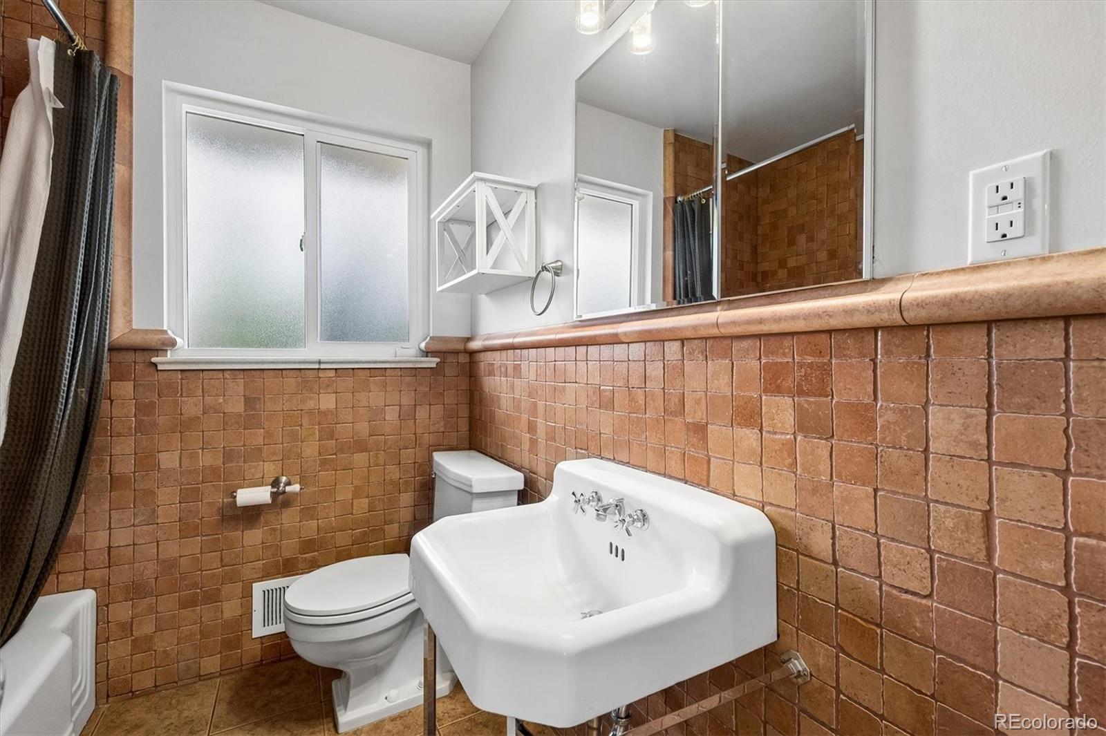 MLS Image #14 for 1600 s dahlia street,denver, Colorado
