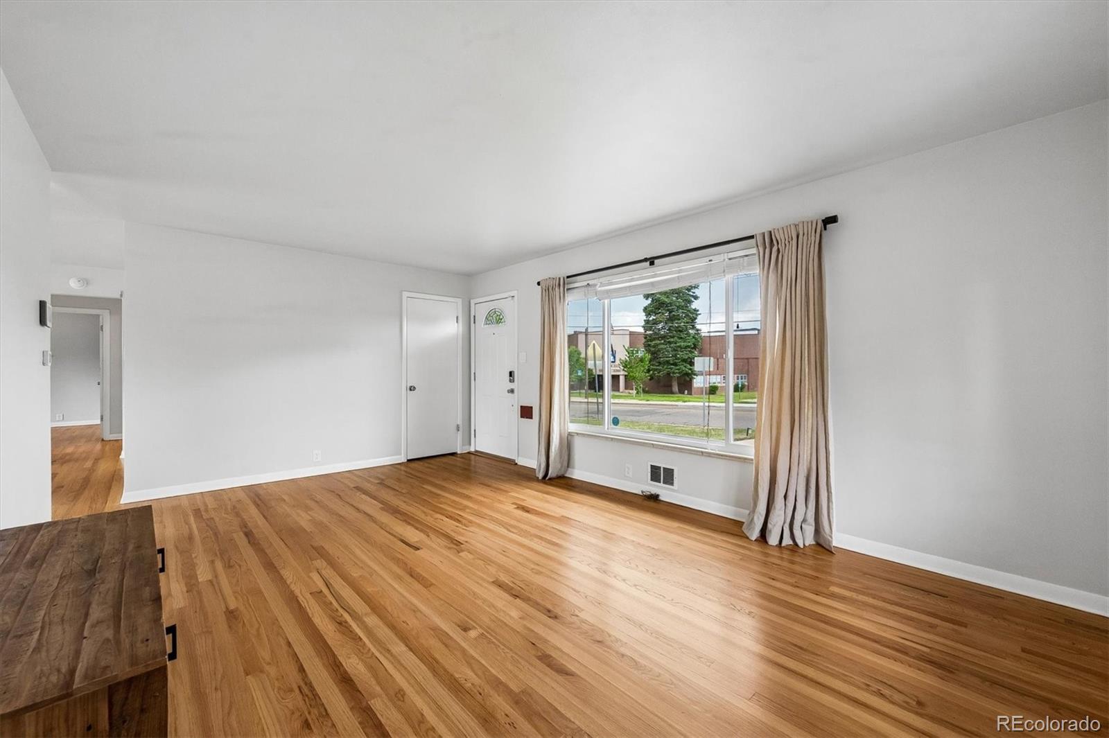 MLS Image #5 for 1600 s dahlia street,denver, Colorado