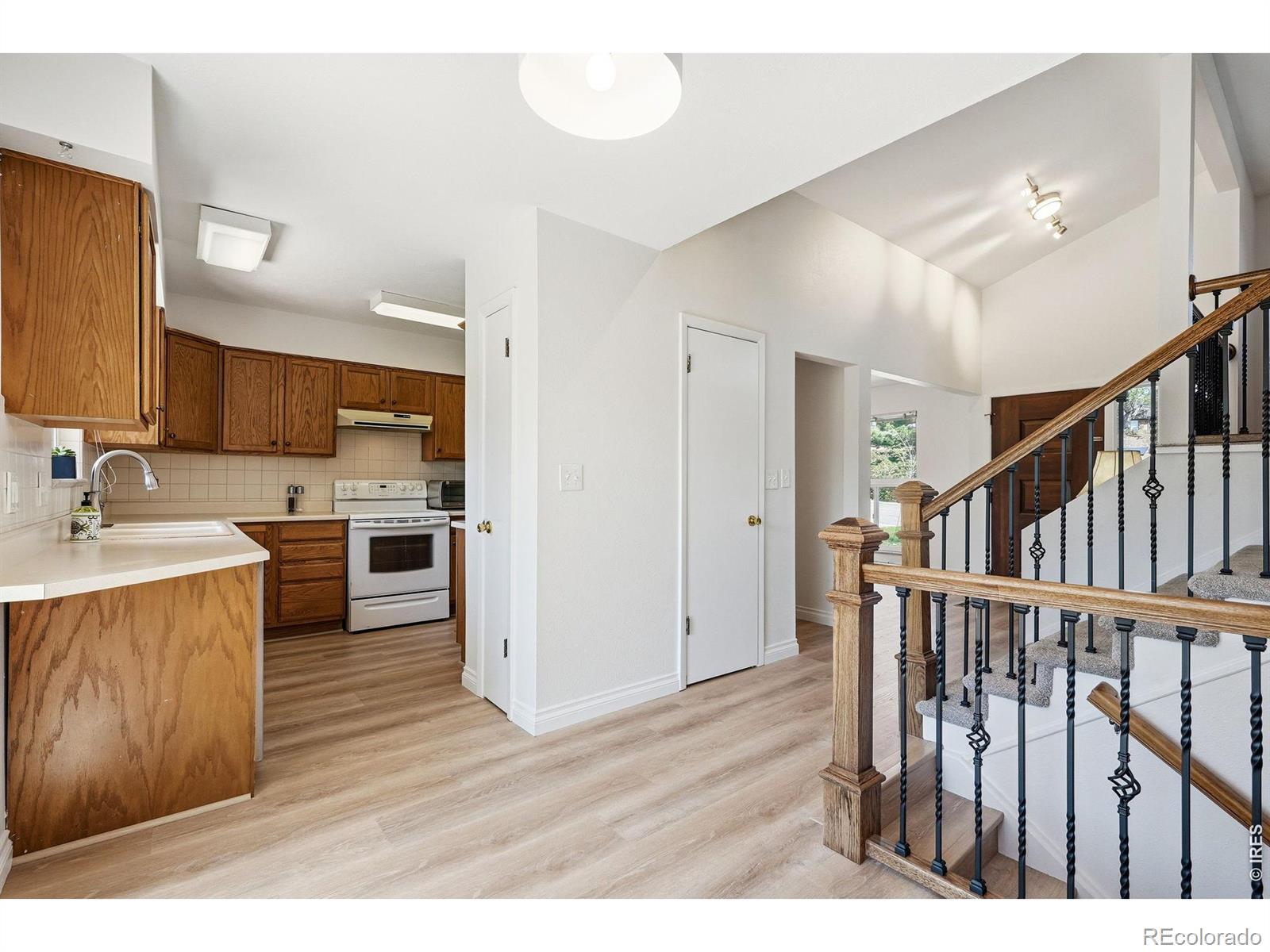 MLS Image #7 for 536  holman way,golden, Colorado