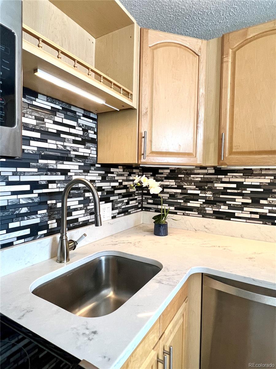 MLS Image #14 for 2480 w caithness place,denver, Colorado