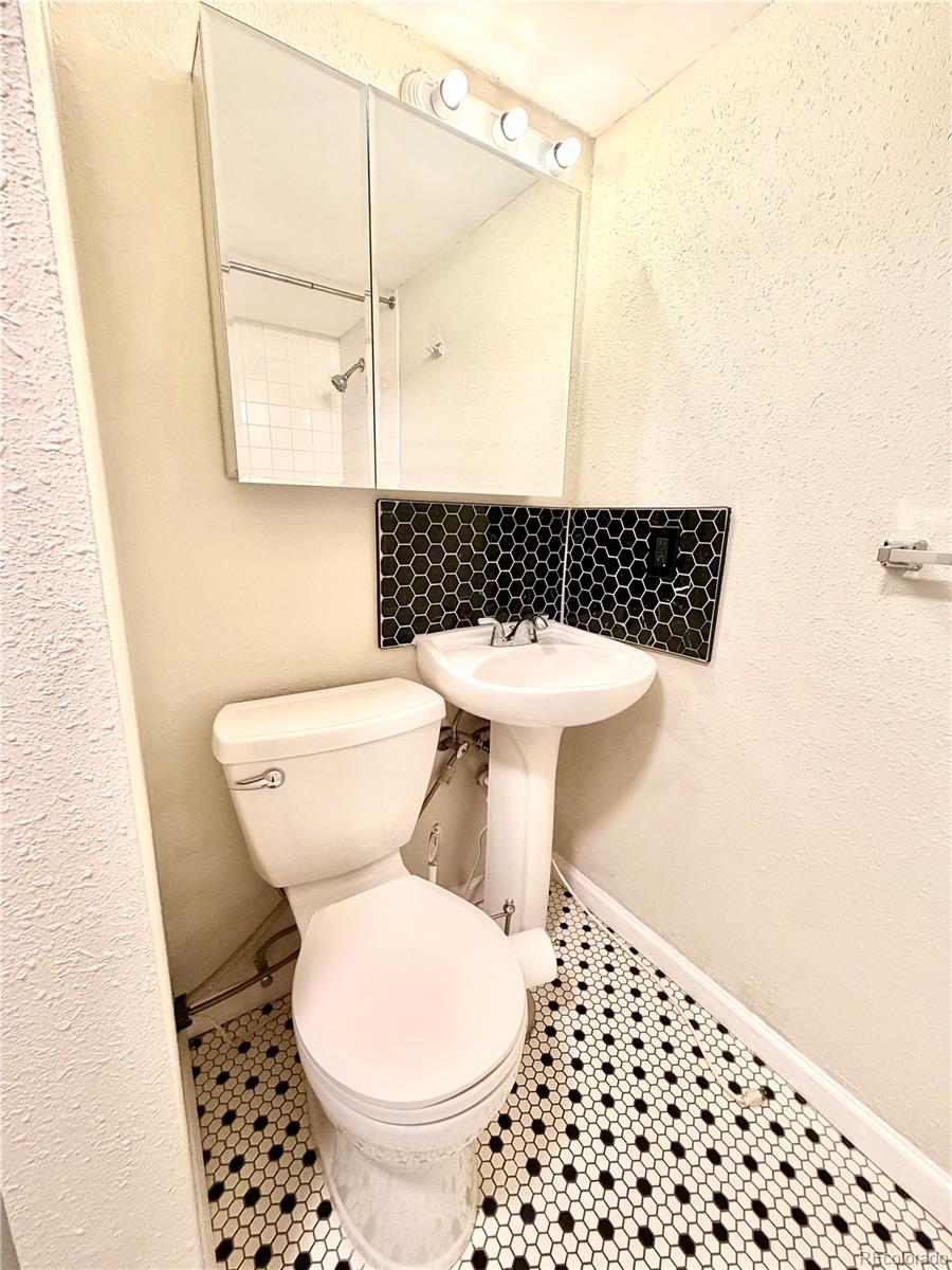 MLS Image #15 for 2480 w caithness place,denver, Colorado
