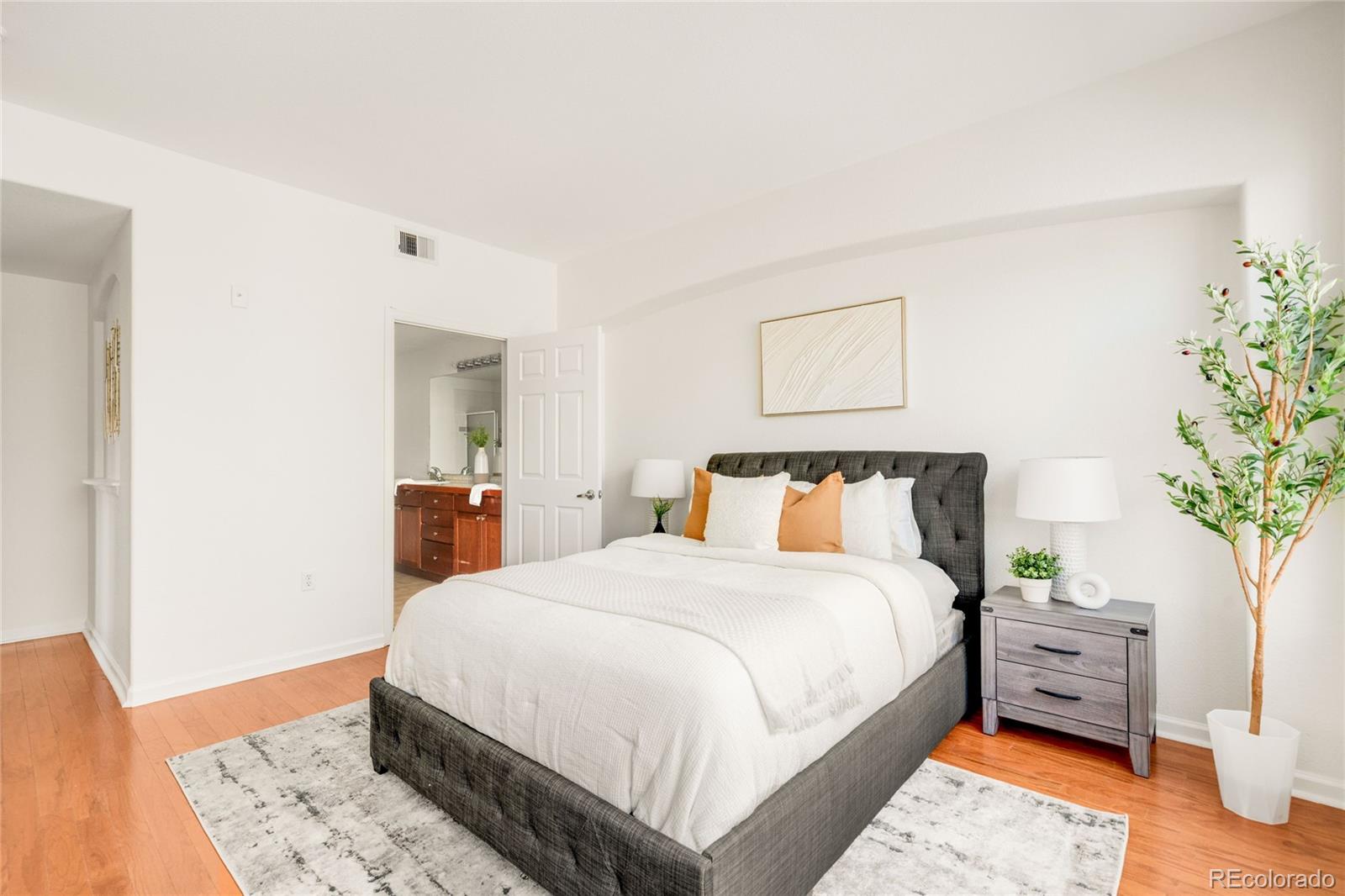 MLS Image #22 for 1767 n pearl street 205,denver, Colorado