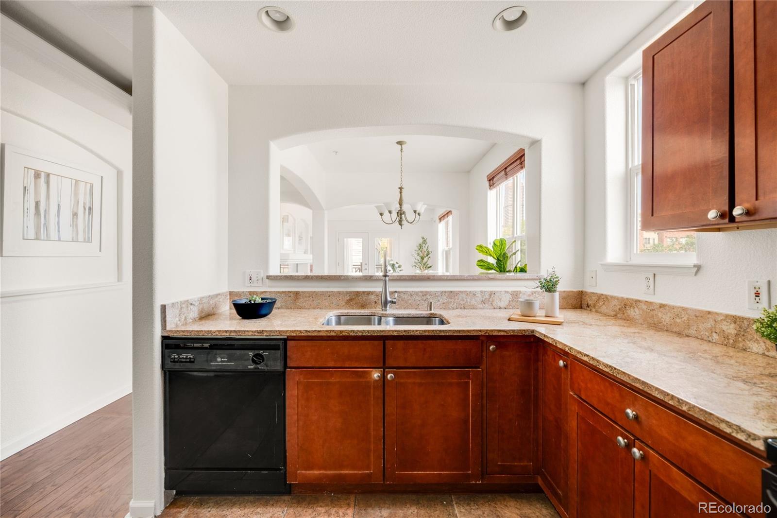 MLS Image #4 for 1767 n pearl street 205,denver, Colorado