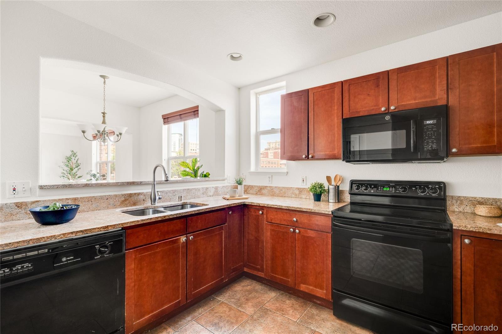 MLS Image #5 for 1767 n pearl street 205,denver, Colorado