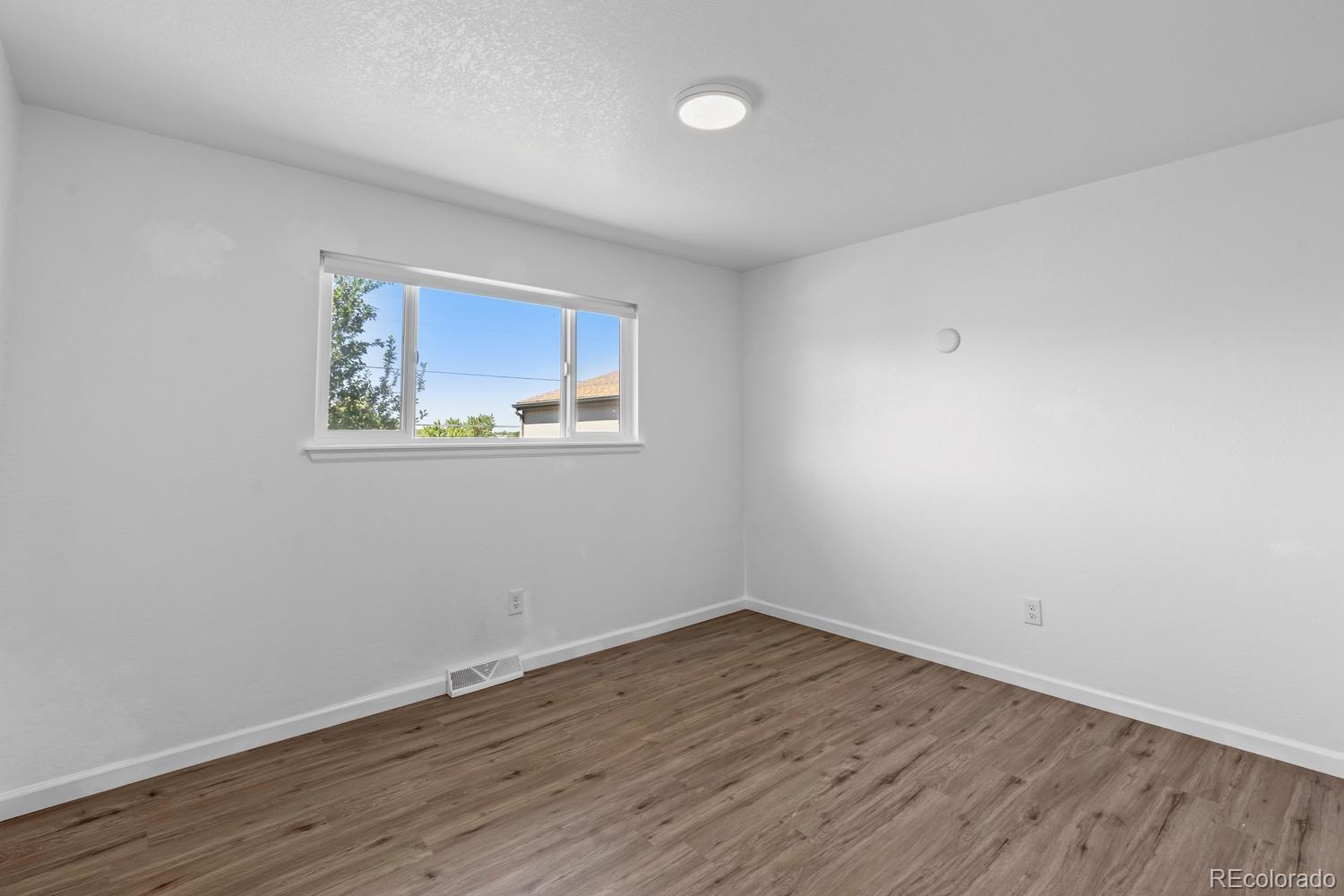 MLS Image #6 for 2141 e 84th avenue,denver, Colorado