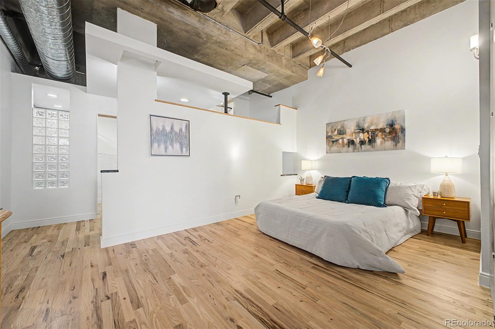 MLS Image #13 for 1020  15th street 215,denver, Colorado
