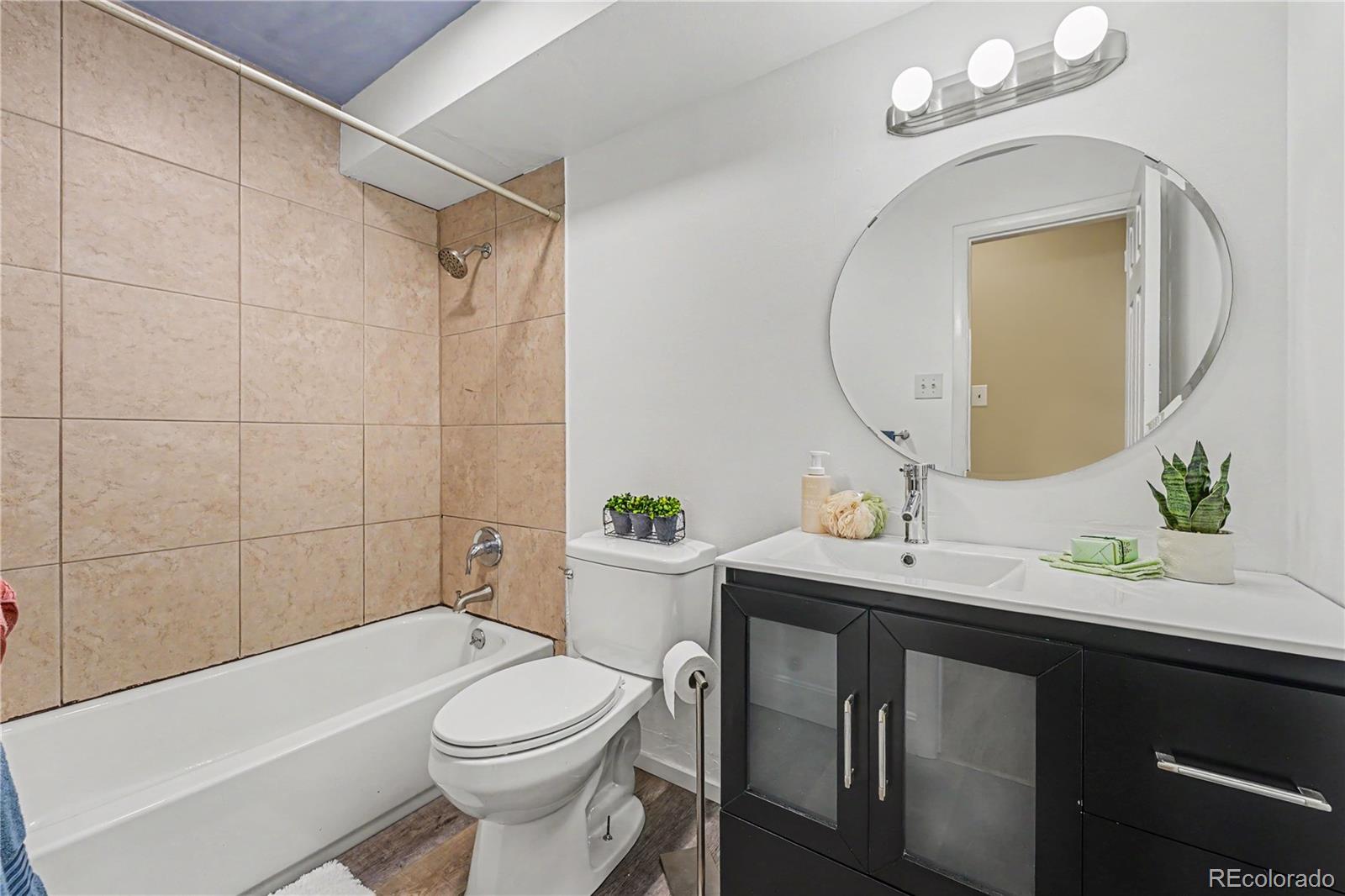 MLS Image #9 for 1390 n emerson street,denver, Colorado