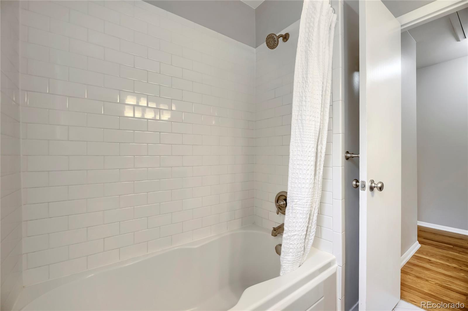 MLS Image #17 for 2190 e eastman avenue,englewood, Colorado