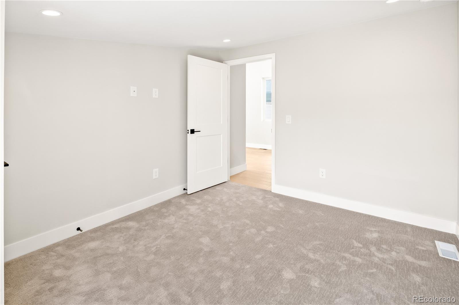 MLS Image #24 for 1465  locust street,denver, Colorado