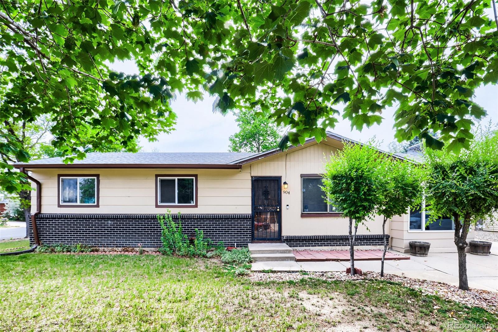 MLS Image #0 for 904 s macon street,aurora, Colorado