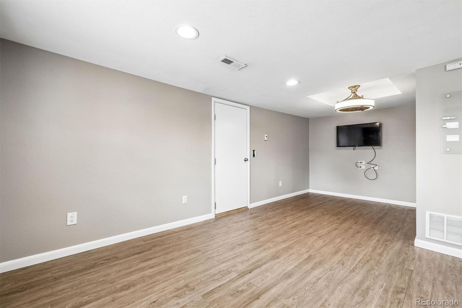 MLS Image #31 for 4053 s lincoln street,englewood, Colorado