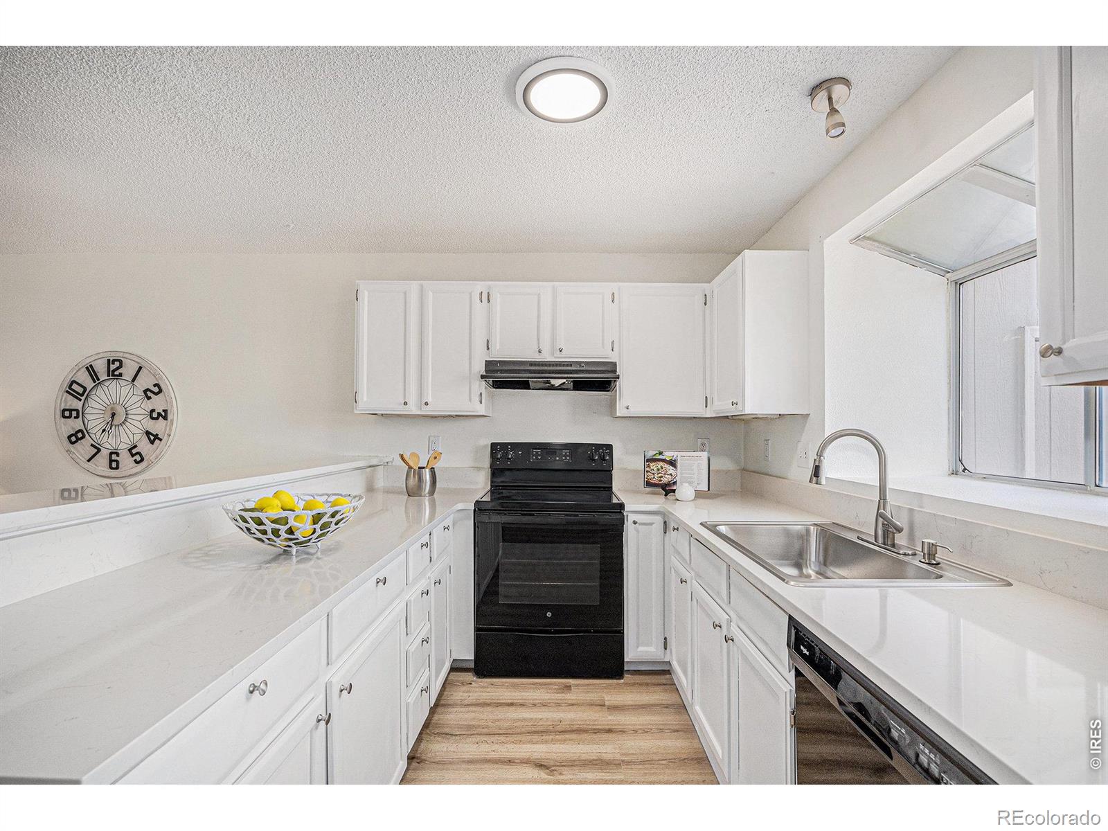 MLS Image #4 for 1100 s waco street,aurora, Colorado